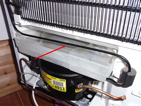 Kühlschrank Reparatur: Austauschen Des Kondensatorlüftermotors